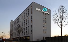 Motel One Frankfurt Airport